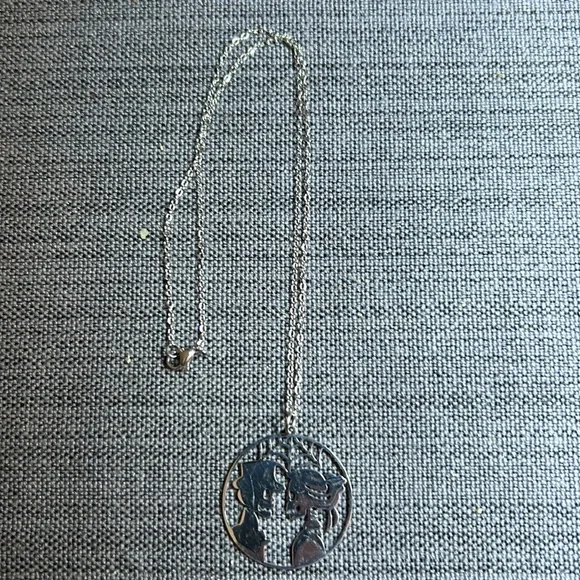 Skull couple pendant and chain - Picture 2 of 3